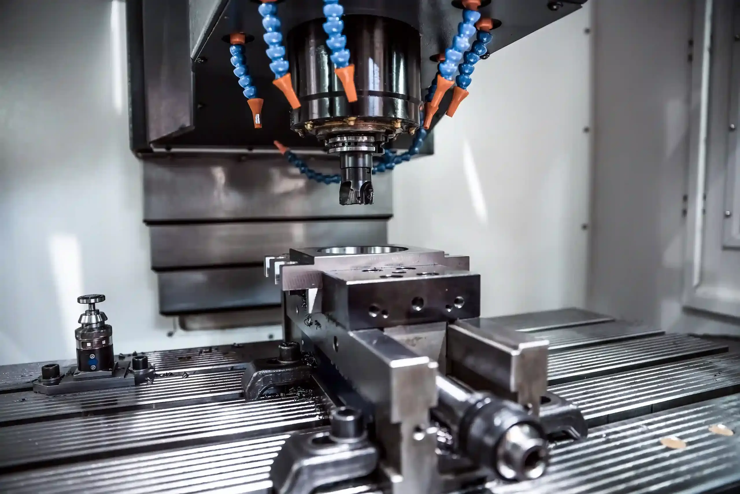 CNC-Fräsmaschine bei der Arbeit
